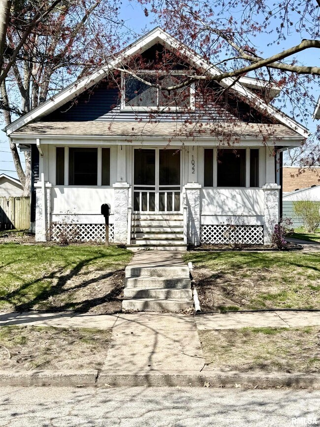 Building Photo - 1022 Grand Ct
