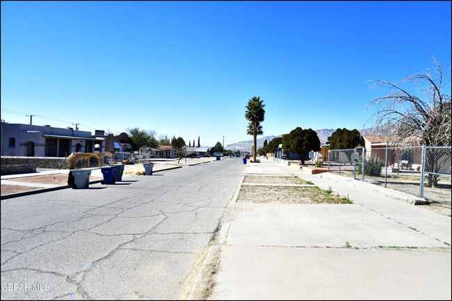 Building Photo - 4425 La Luz Ave