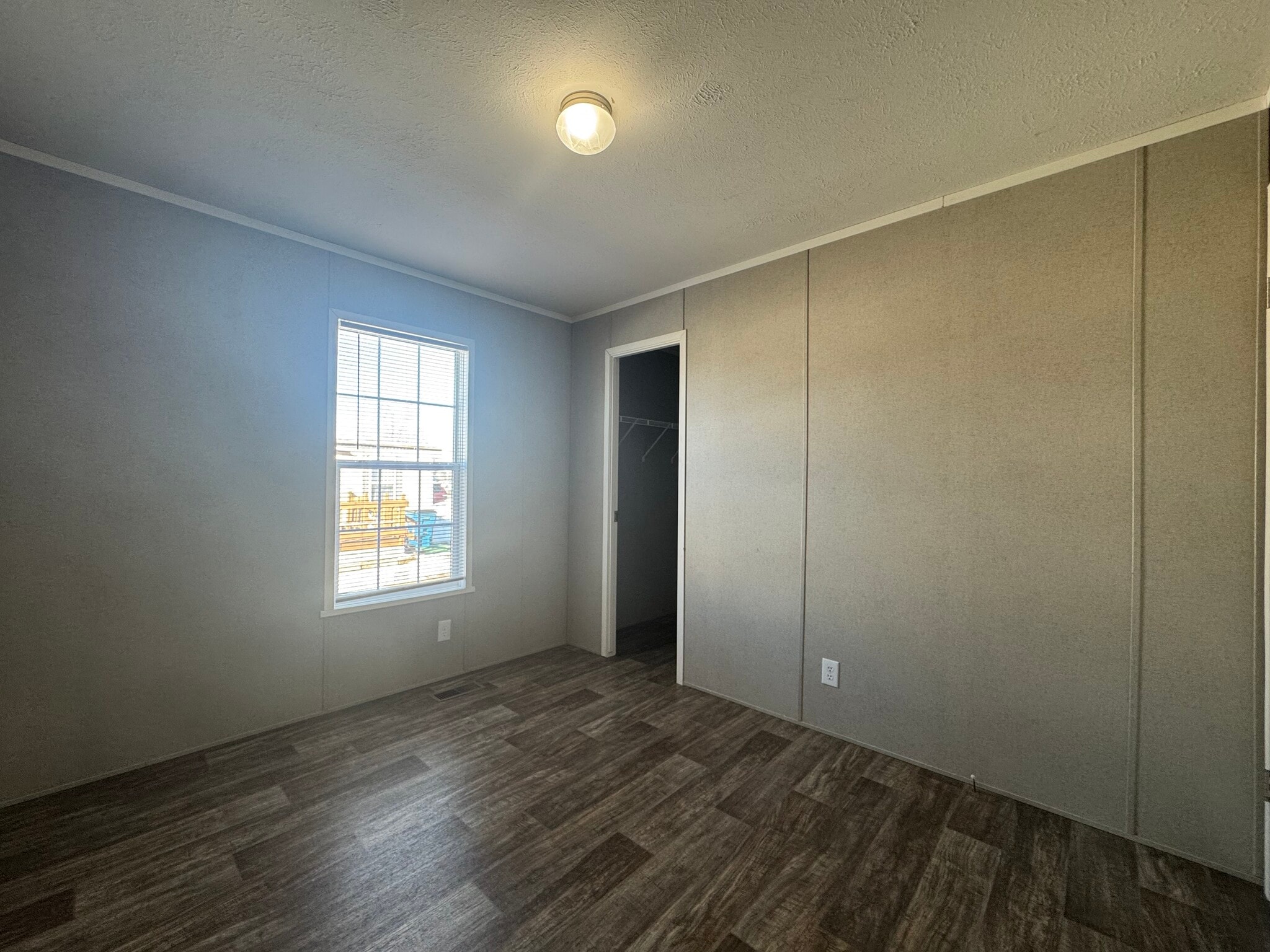 Building Photo - 4484 Goldenrod Dr