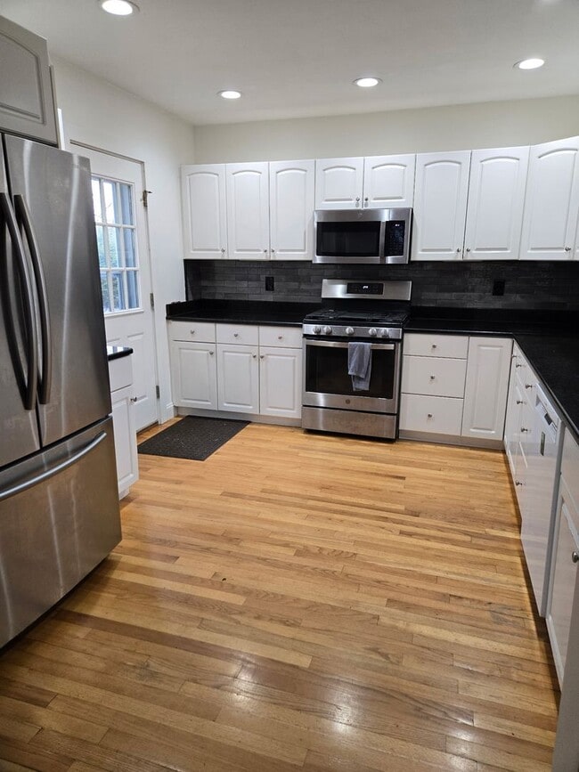 Primary Photo - 5 Hillside Ave