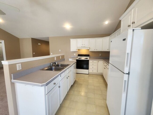 Building Photo - 3 Bedroom On Cul-de-sac, East Side Location