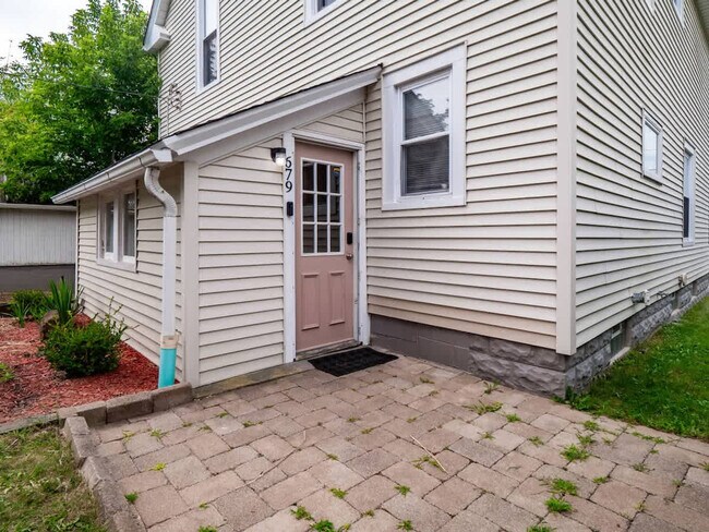 Building Photo - 681 Washington St