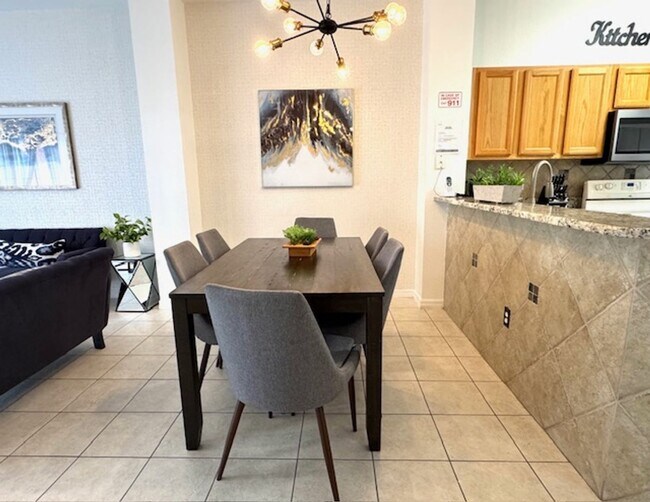 Building Photo - Kissimmee Townhome For Rent - Fully Furnished with 3 Bedrooms 2.5 Baths