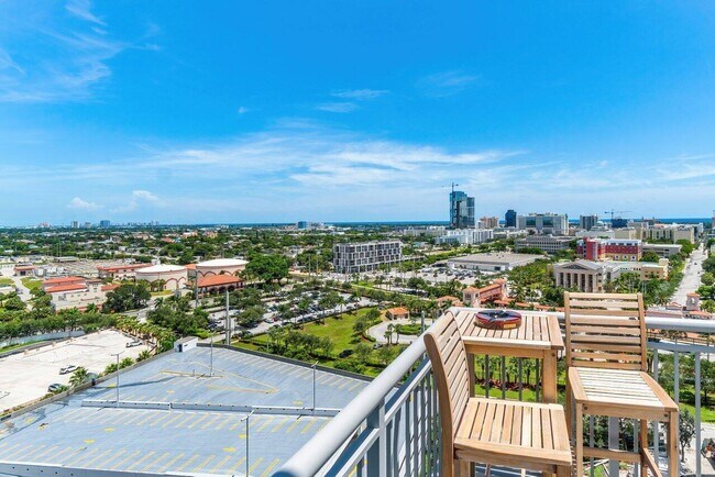 Building Photo - 300 S Australian Ave