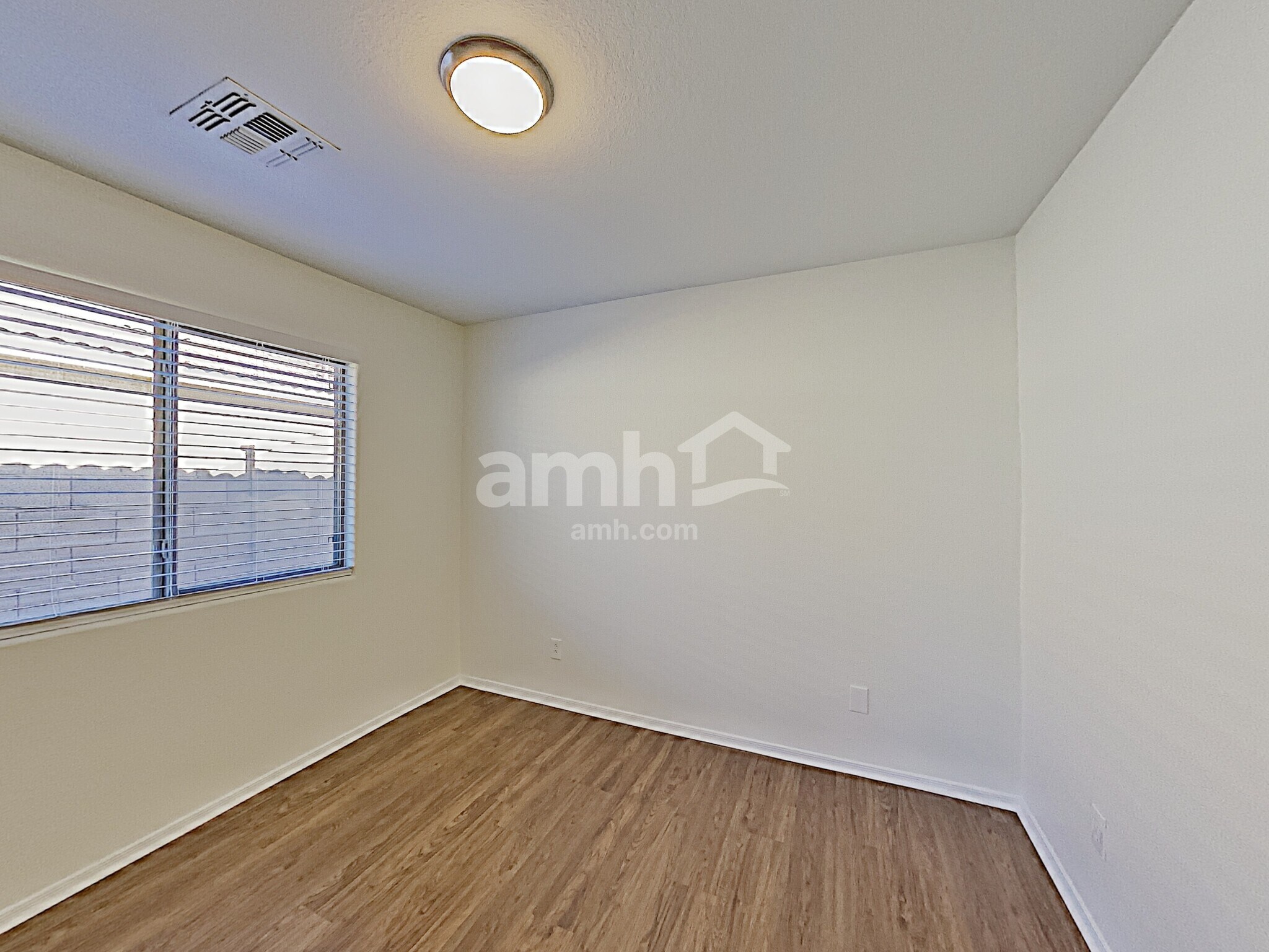 Building Photo - 14943 N 133rd Ln