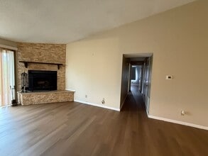 Building Photo - Updated Top-Floor 2 Bedroom Condo with Fir...