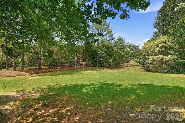 Building Photo - 8120 Madrigal Ct