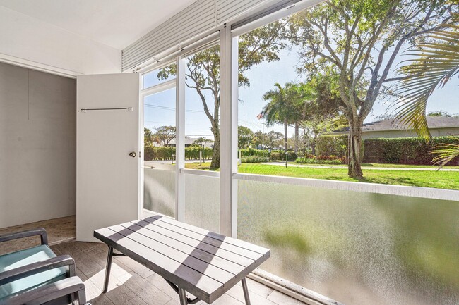 Building Photo - 2440 SW 22nd Ave