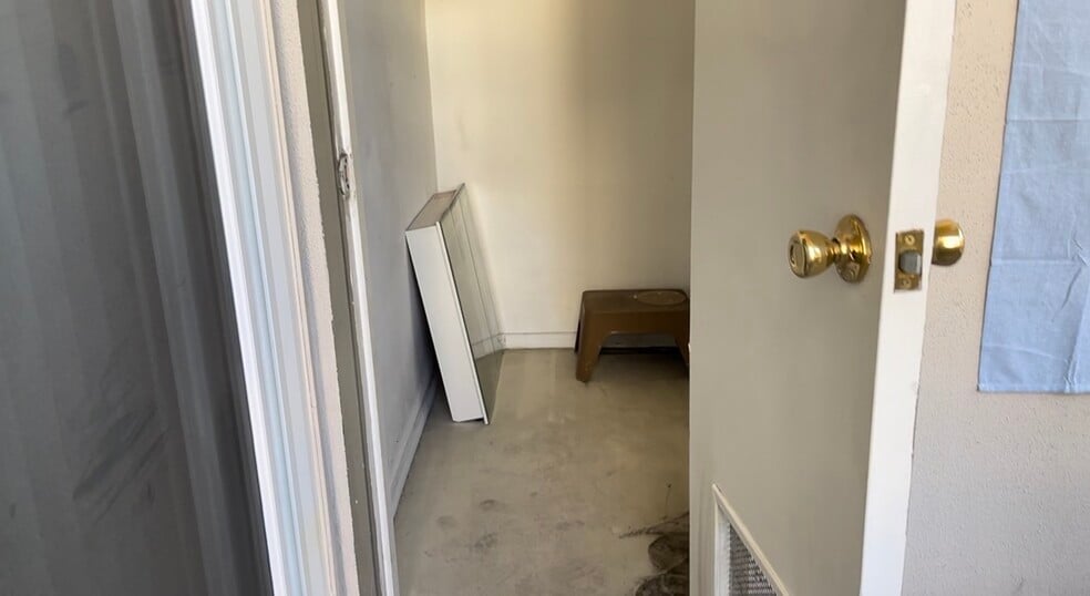 Building Photo - 320 S Gramercy Pl