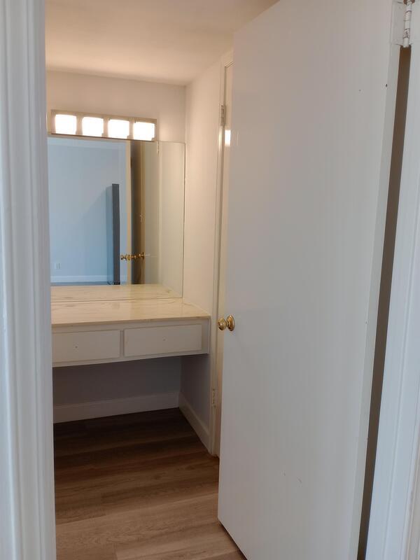 Building Photo - 1214 Hi Stirrup