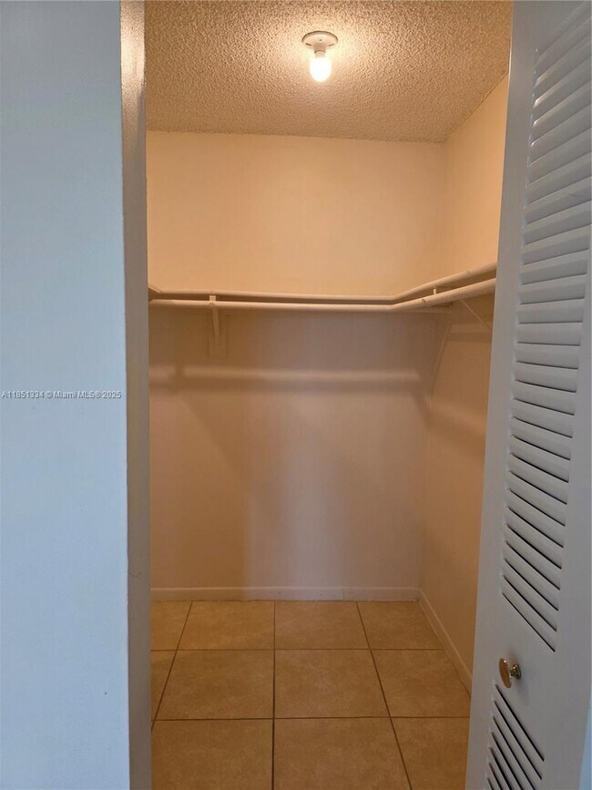 Building Photo - 6945 SW 111th Ct