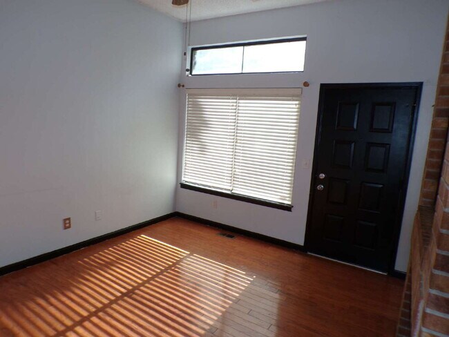 Building Photo - Wind Stream Condos - 3 Bedroom - 2 bathroo...