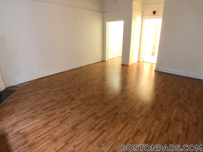 Building Photo - 62 Boylston St