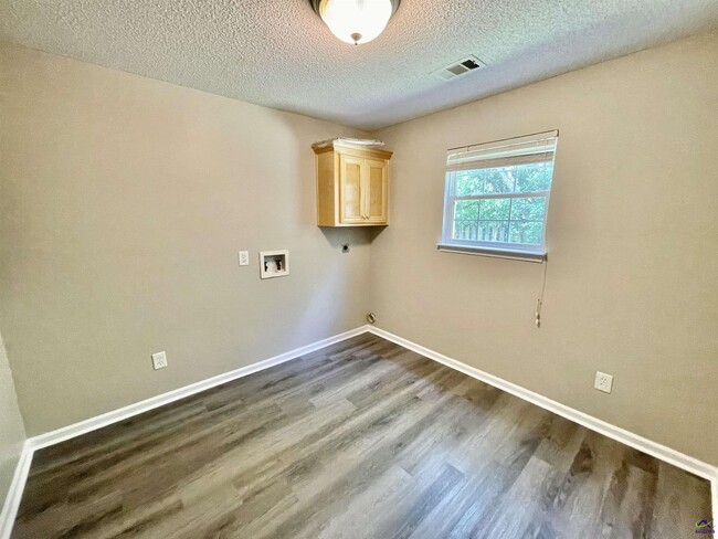 Building Photo - 107 Northpointe Dr