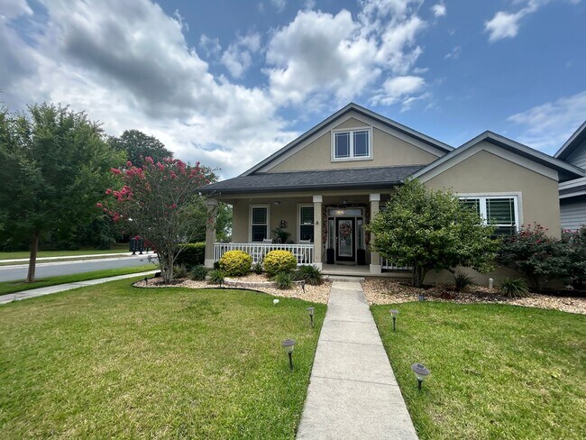 Building Photo - Elegant 3/2 in Oakmont