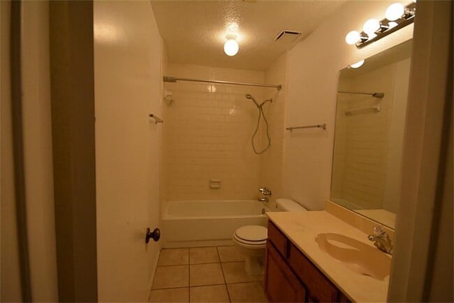 Building Photo - 13719 Rocky Bluff Dr