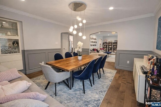 Building Photo - 103 E Cedar Ln