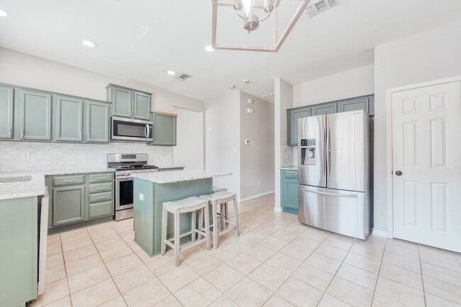 Building Photo - 2617 Bissonet Dr