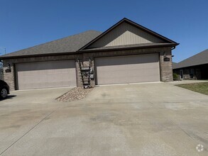 Building Photo - 9001-9003 Sandra Way