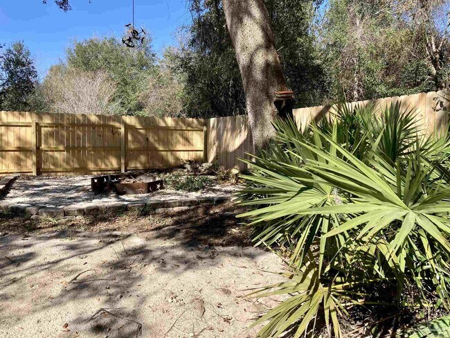 Building Photo - 3146 Live Oak St