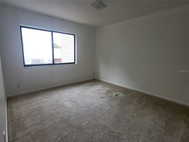 Building Photo - 2134 NE 45th Ave