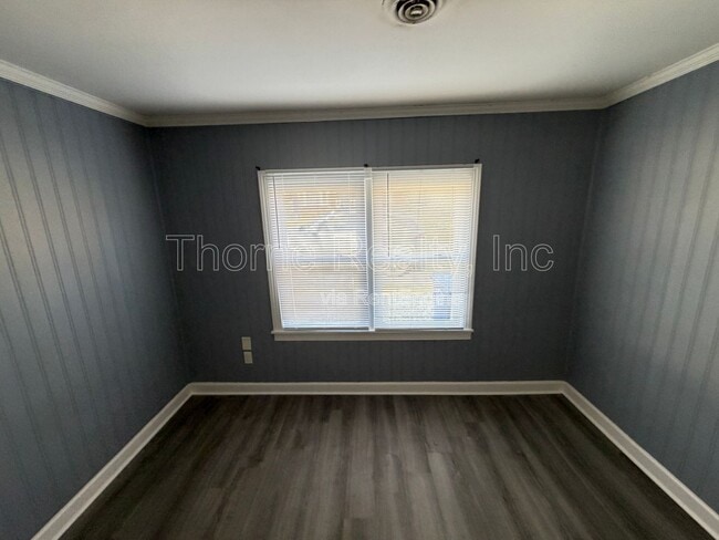 Building Photo - 307 E Battle Ave