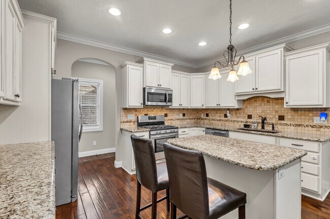 Building Photo - 345 Kenilworth Rd