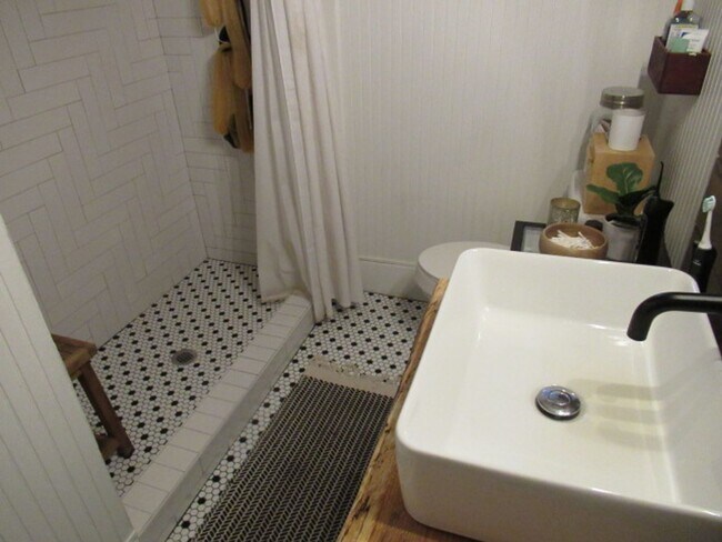 Building Photo - 416 W Montgomery St