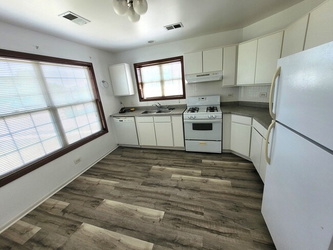 Building Photo - 321 Sheffield Dr