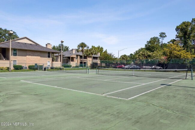 Building Photo - Renovated Condo in a Convenient Location!