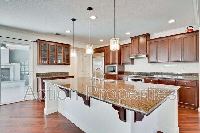 Building Photo - 675 W Esplanade Dr