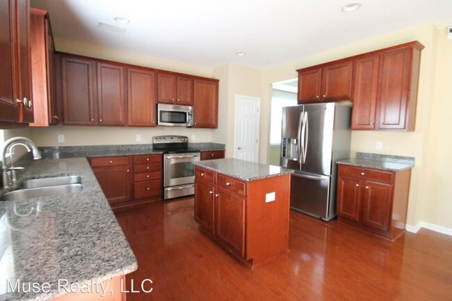 Building Photo - 7 br, 4 bath House - 695 Hicklin Drive