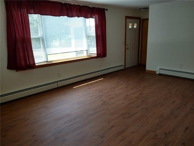 Building Photo - 480 Oliphant Ln