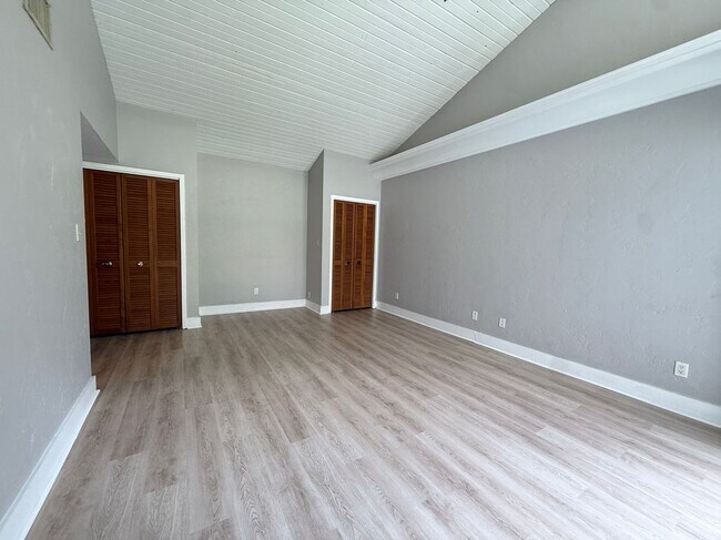 Building Photo - 5006 Sherwood Ln