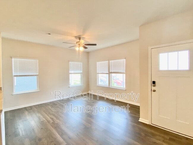 Building Photo - 2007 Melbourne St