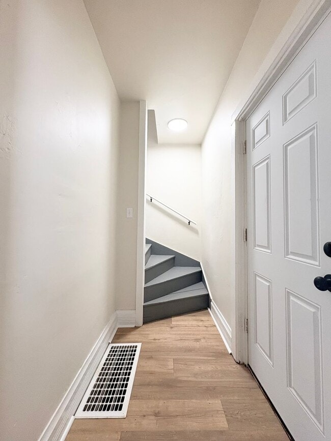 Building Photo - 520 12th Ave