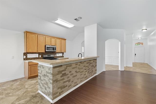 Building Photo - 5904 Meadowglen Dr