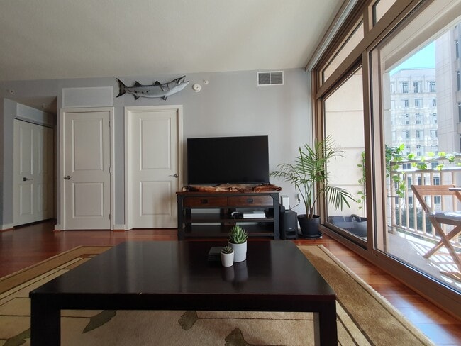 Building Photo - 888 N Quincy St