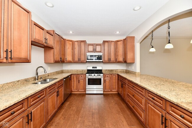 Building Photo - 8555 One W Dr