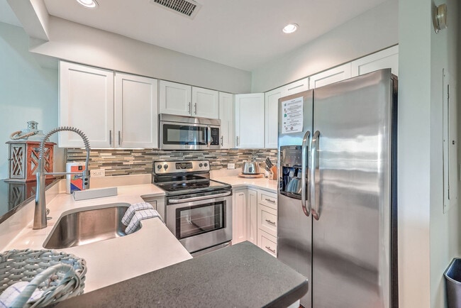 Building Photo - 2901-2944 Atrium Villa Dr