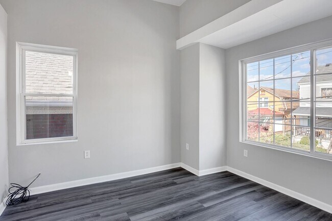 Building Photo - 121 Dilworth St