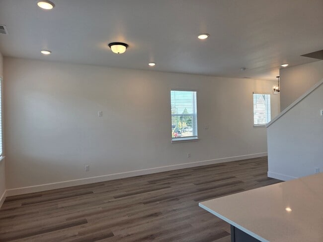 Building Photo - Brand New 3 bdrm 2 1/2 bath townhouse