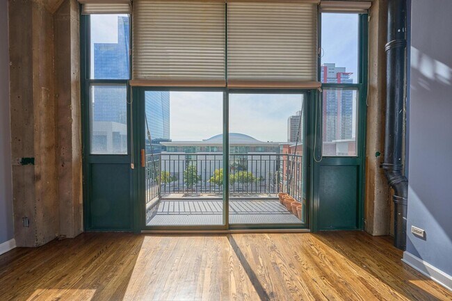 Building Photo - 221 E Cullerton St