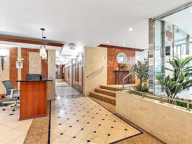 Building Photo - 2 West End Ave