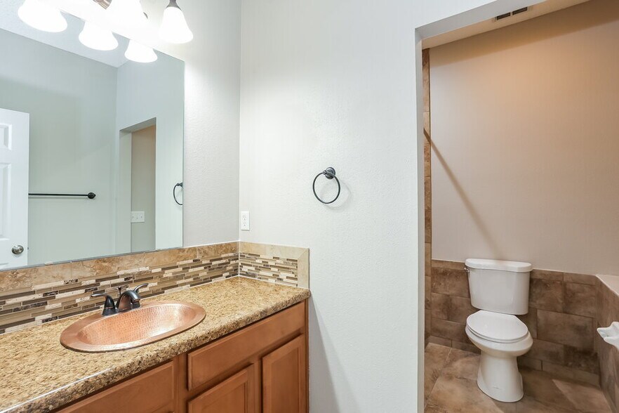 Building Photo - 896 Bonaparte Landing Blvd