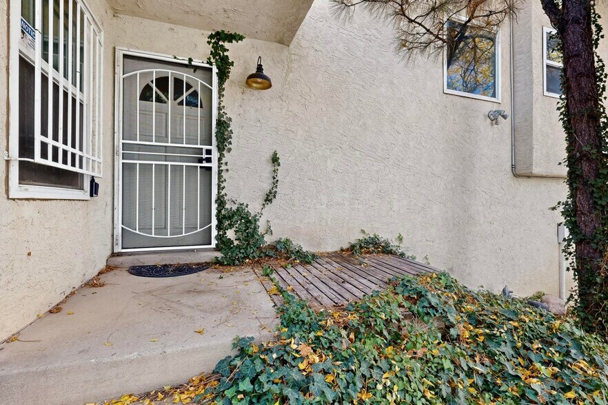 Building Photo - 5528 Overlook Dr NE