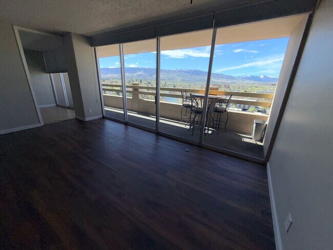 Building Photo - Reno Highrise Condo - Mountain & City Views