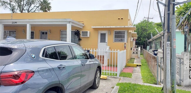 Building Photo - 2114 Biarritz Dr