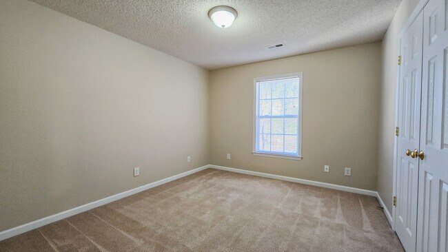 Building Photo - 2033 Salem Bluff Dr