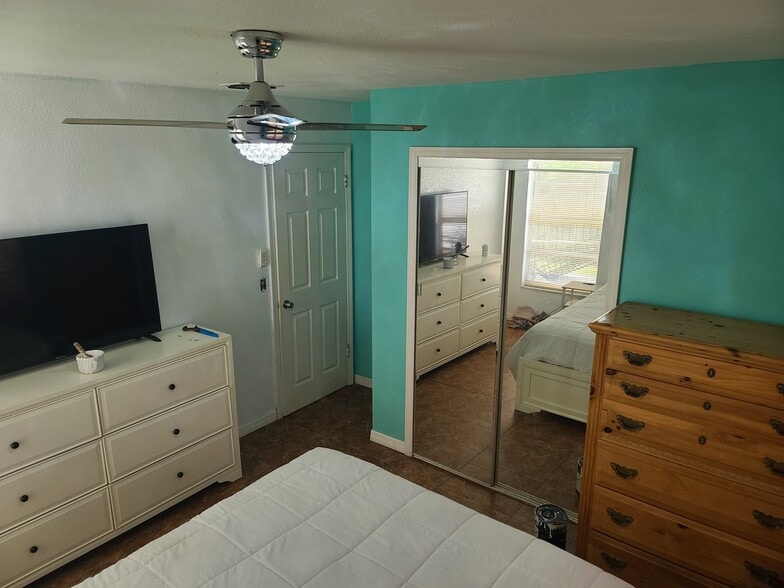 2nd bedroom - 650 E Warren Ave